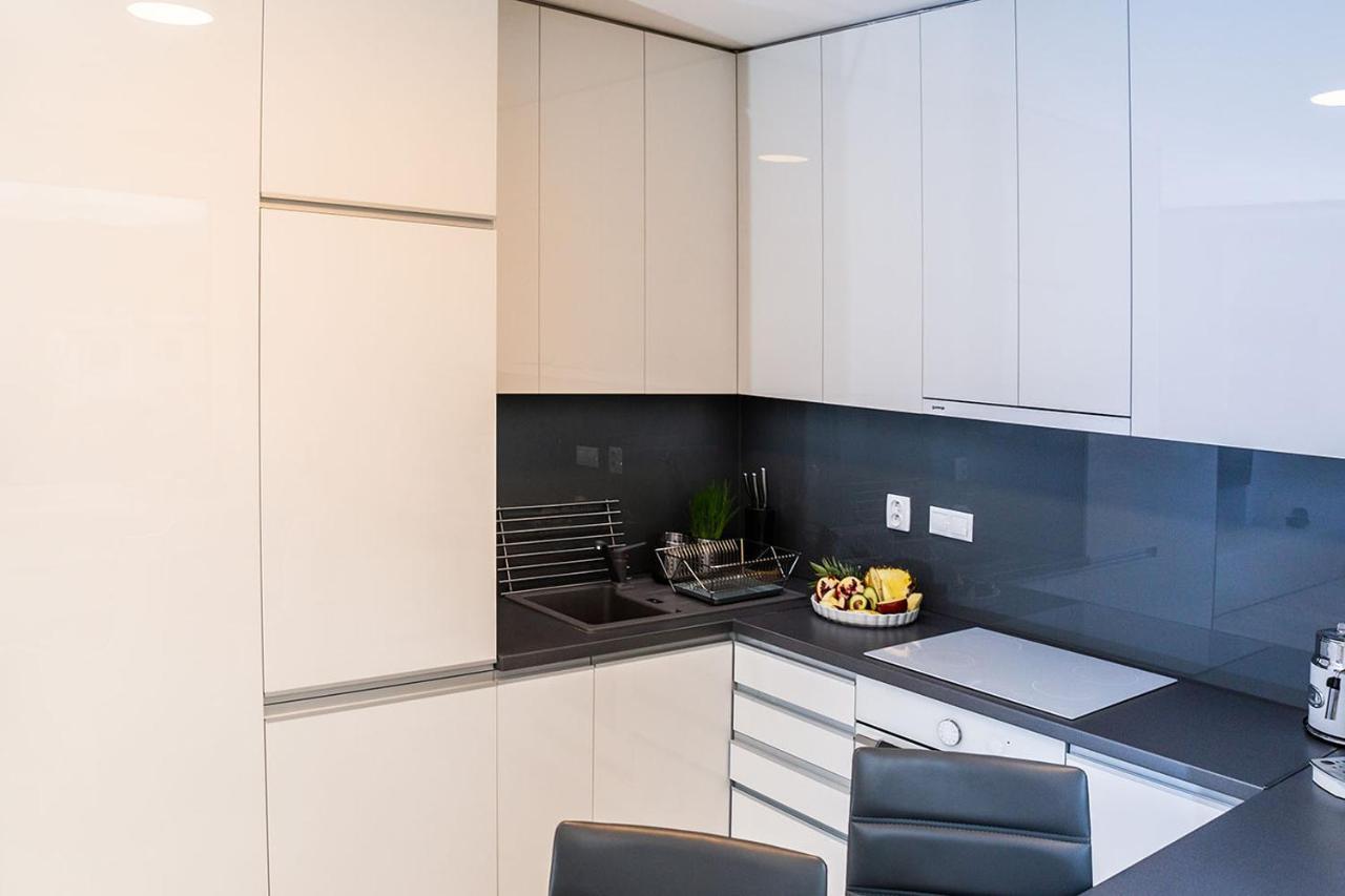 Apartment,private Parking, Balcony, Smart Check In *